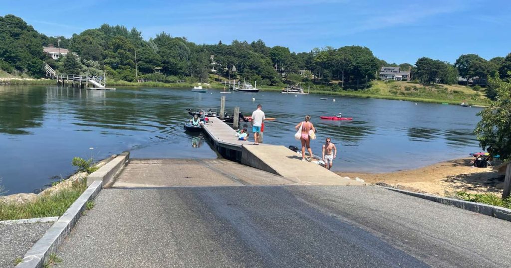 The Wilbur Park boat ramp lets you back your car right up to the launch point. Kids can fish for crabs right from the dock and there's a sandy beach to the right.